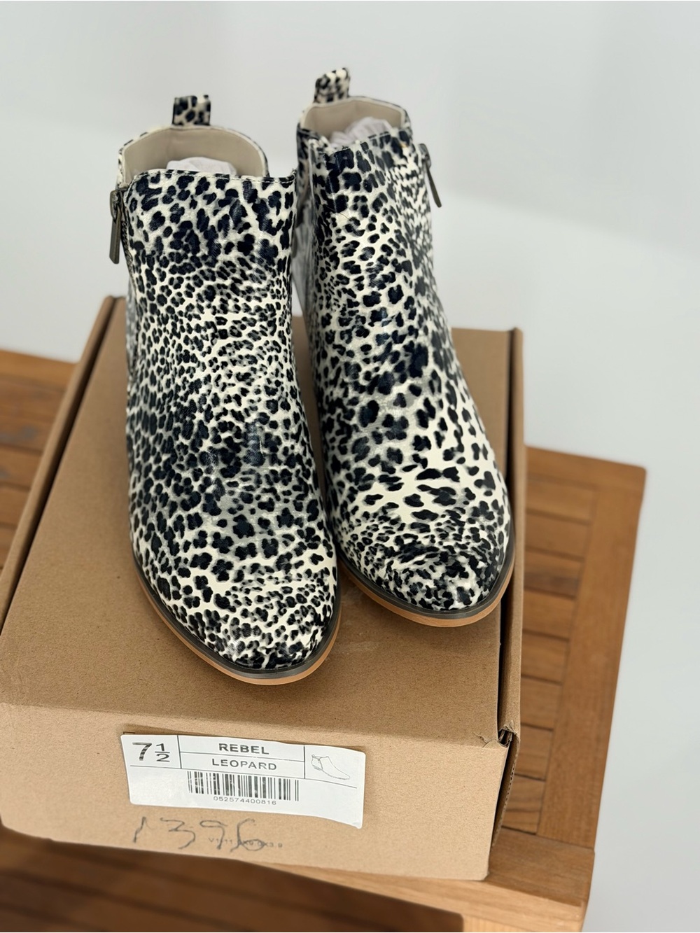 New Journee collection rebels Black & White Leopard Ankle Booties size 7 1/2